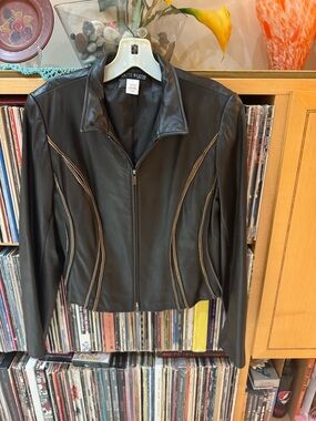 PRICE DROP:Anne Klein NY lined, fitted BROWN w/camel piping LAMBSKIN LEATHER, 10